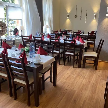 Zur Eldenburg Hotell 3*