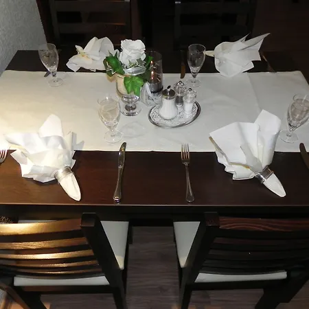 Zur Eldenburg Otel 3*