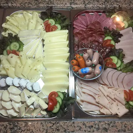 Zur Eldenburg Otel 3*